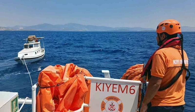 Akyarlar açıklarında sürüklenen tekne kurtarıldı
