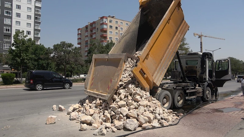 Seyir halindeki kamyonda yangın paniği
