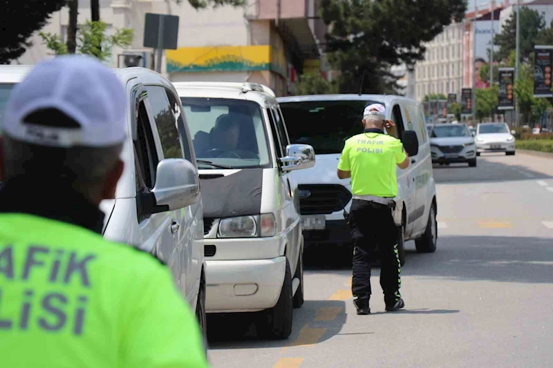 Bolu’da polis kurala uymayan sürücülere göz açtırmıyor: Milyonlarca lira ceza
