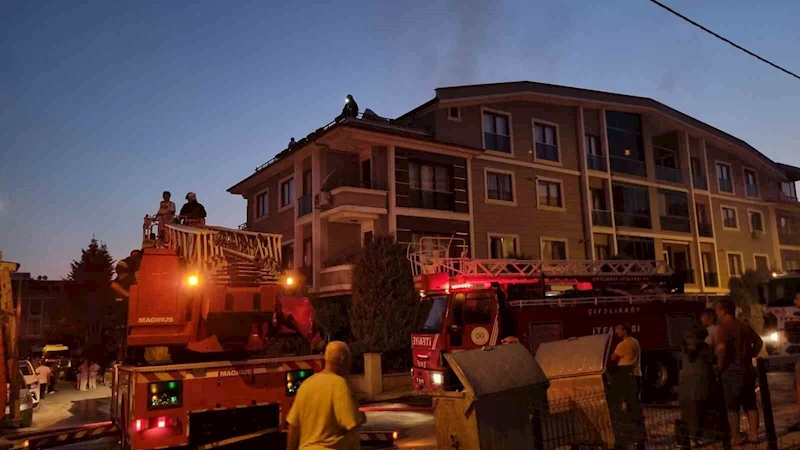 Apartman yangınında 2’nci kattan düşen kişi yaralandı
