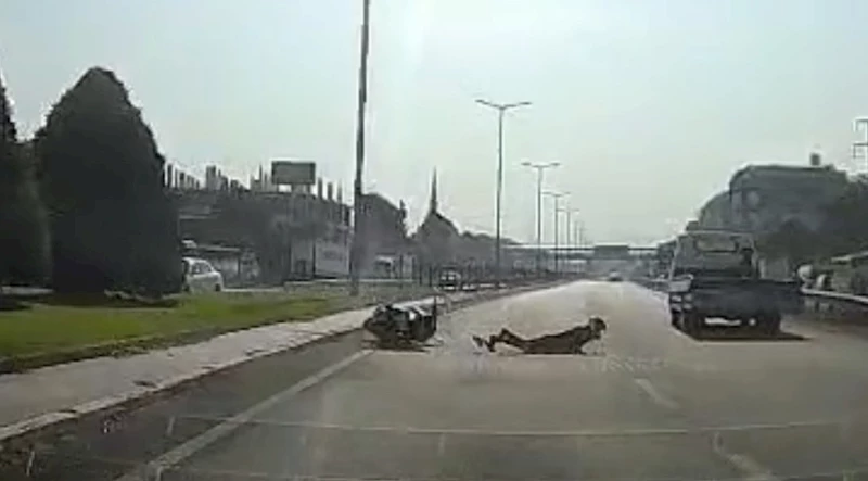 Yola biran da çıkan çekiciye motosiklet çarptı
