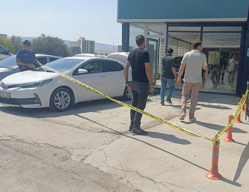 Oto galeriye silahlı saldırı: 1 yaralı
