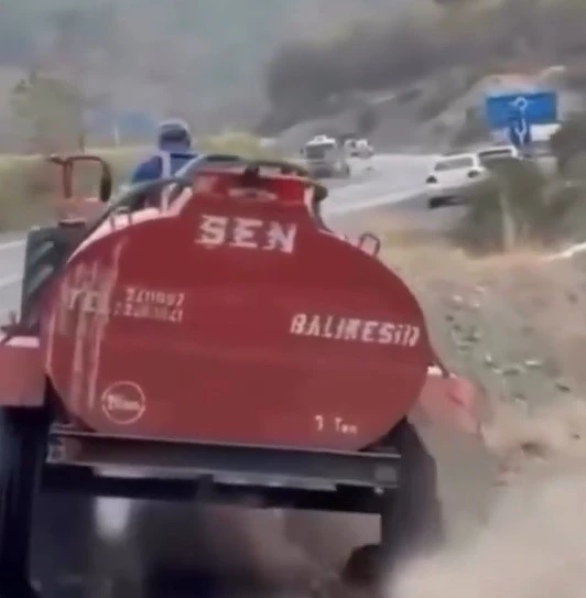 Dayanışmanın en güzel görüntüleri...Yangına jant üzerinde gitti
