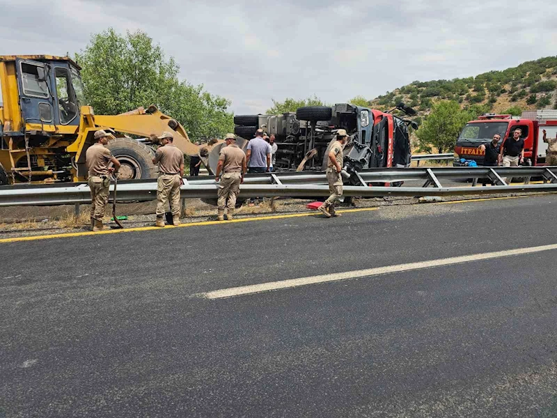 Diyarbakır’da yangın söndürmeye giden itfaiye eri kazada hayatını kaybetti
