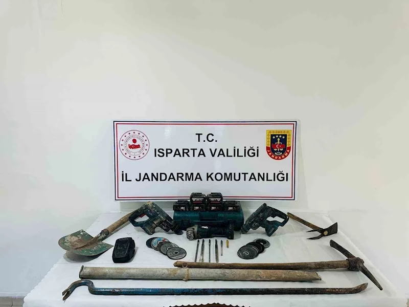 Isparta’da izinsiz kazıya jandarma baskını: 4 kişi suçüstü yakalandı
