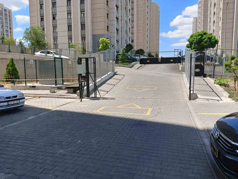 Ankara’da tartıştığı eşinin yakınlarını bilerek ezdiği iddia edilen koca tutuklandı
