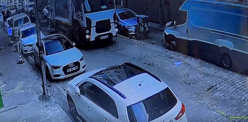 Esenyurt’ta çocuğa çöp kamyonunun çarpması sonucu öldüğü olayın yeni görüntüler ortaya çıktı
