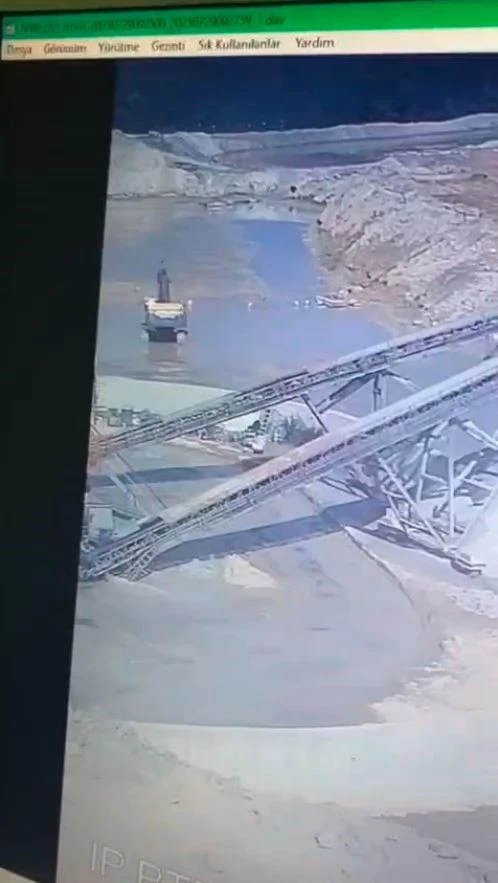 Çatalca’da kepçe operatörünün hayatını kaybettiği olayın görüntüleri ortaya çıktı
