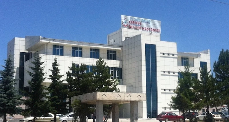 Kontrolden çıkan otomobil traktöre çarptı: 1 ölü, 3 yaralı
