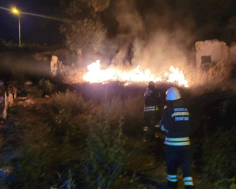 İtfaiyeden anız yangınına zamanında müdahale
