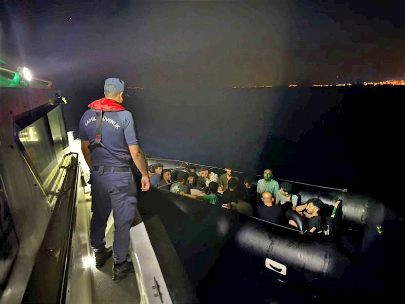 Kuşadası’nda 18 düzensiz göçmen kurtarıldı
