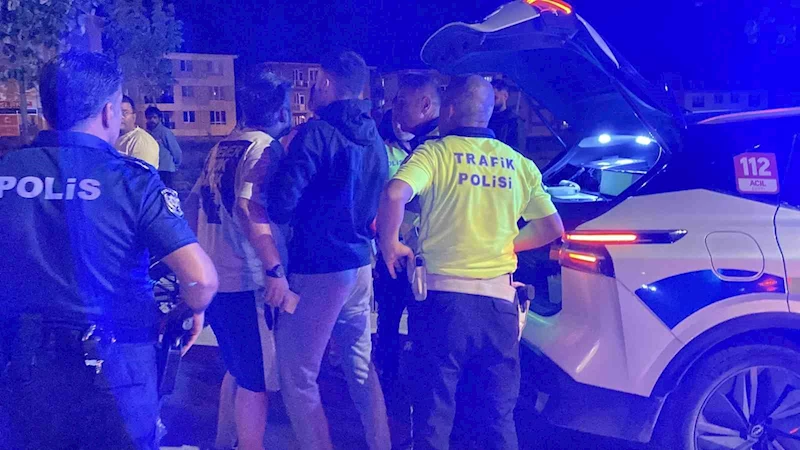 Kazaya karışan otomobilin alkollü yolcusu polis ekiplerine zorluk çıkarttı
