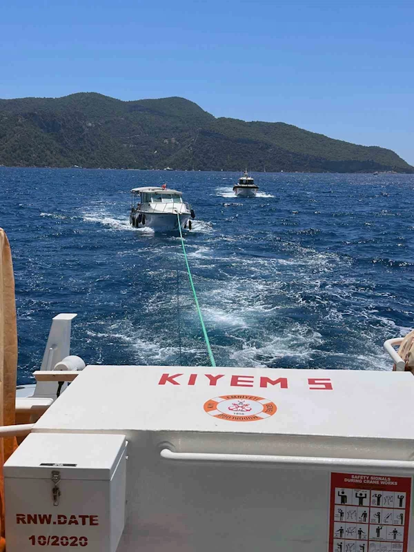 Fethiye’de arızalanan ve sürüklenin tekne kurtarıldı
