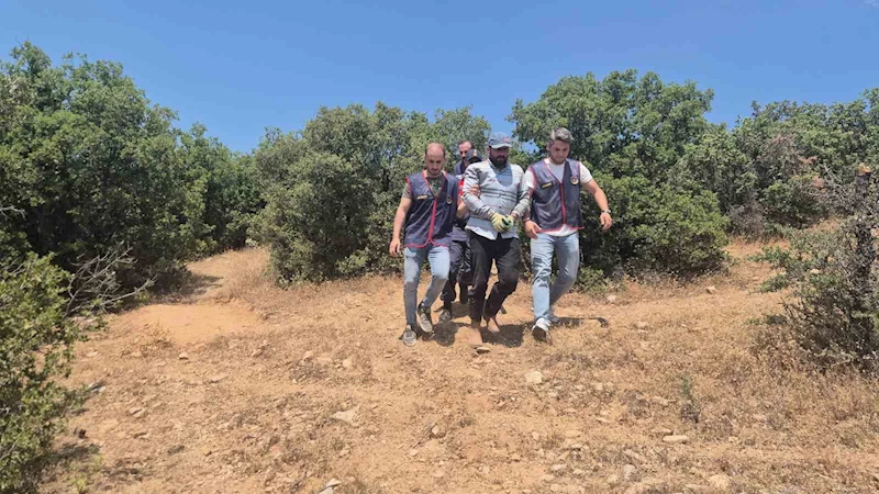 Donmamak için öldürdüğü hayvanların derisinden elbise yapıp 7 ay ormanda saklandı
