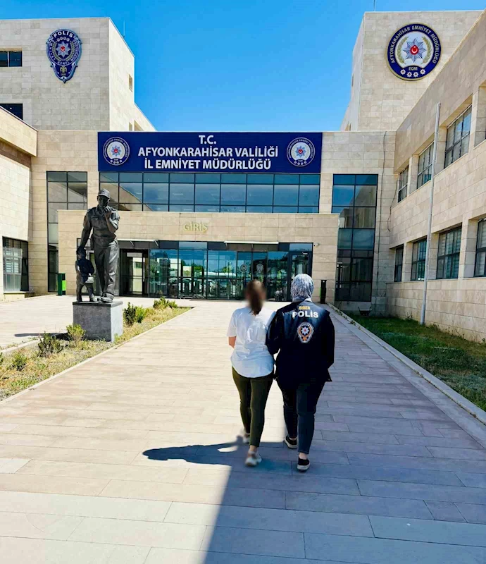 Dolandırıcılık suçundan aranan şahsı polis yakaladı
