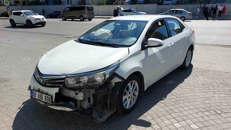 Samsun’da otomobil kamyonla çarpıştı : 3 yaralı

