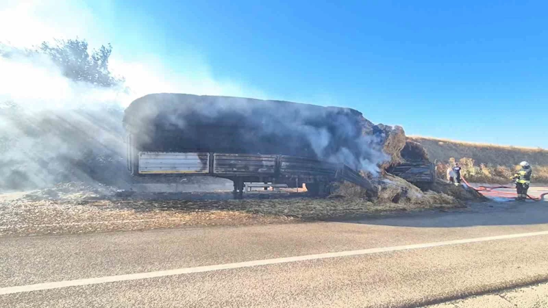 Tekirdağ’da yanan araçtaki alevler önce tarlaya, sonra tıra sıçradı
