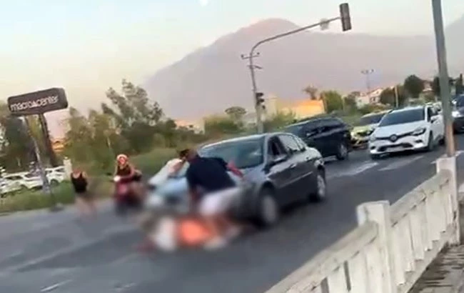 Yaya geçidinde otomobilin çarptığı kadın kurtarılamadı
