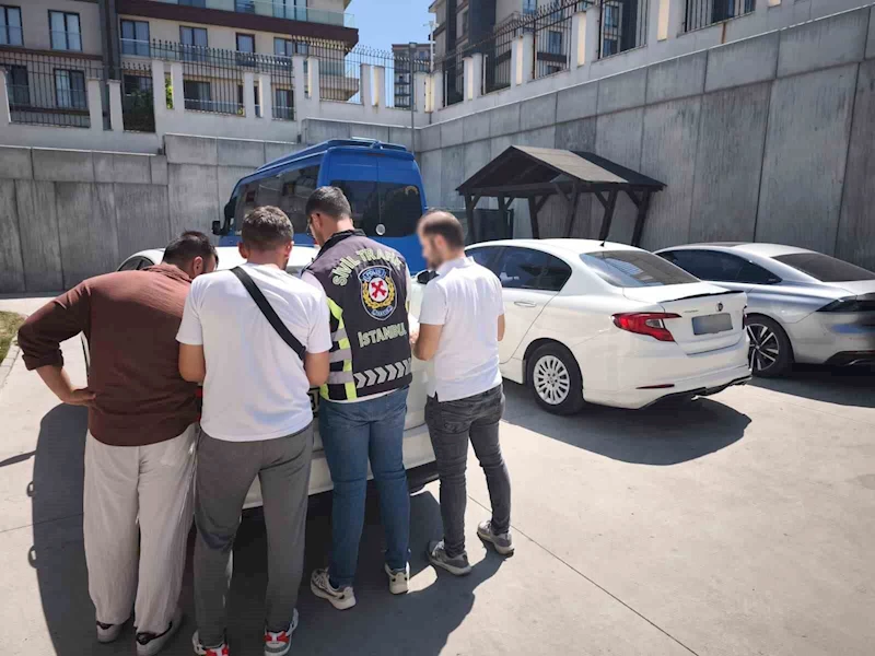 Beylikdüzü’nde ters yönde ilerleyen sürücüler trafiği tehlikeye attı
