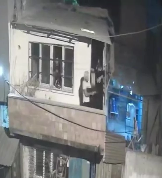 Adana’da balkondan balkona silahlı çatışma: 4 gözaltı
