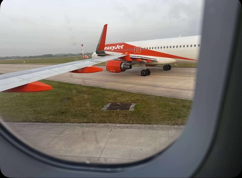 EasyJet’a ait iki yolcu uçağı taksi sırasında çarpıştı
