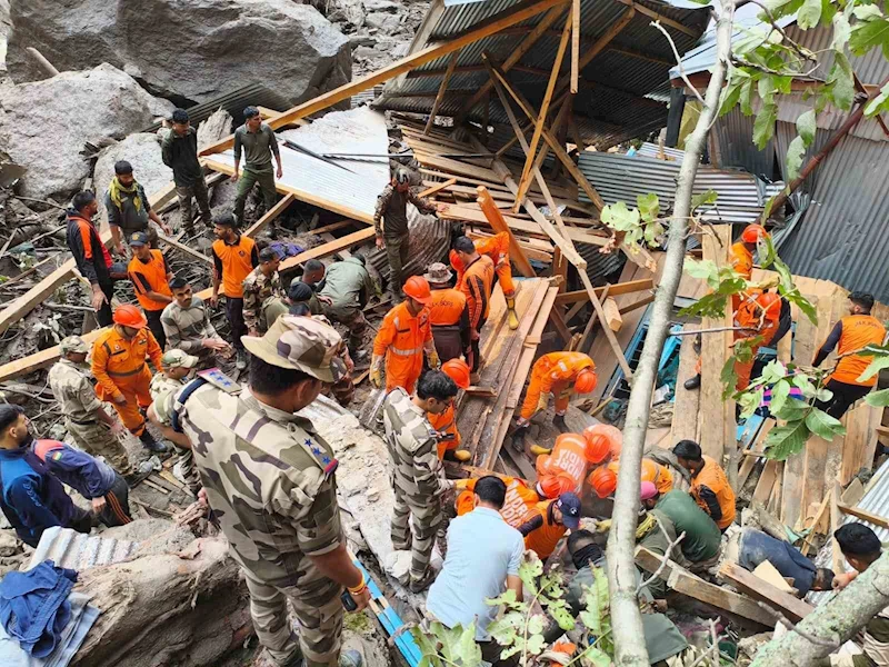 Hindistan’da sel felaketinde ölü sayısı 60’a yükseldi
