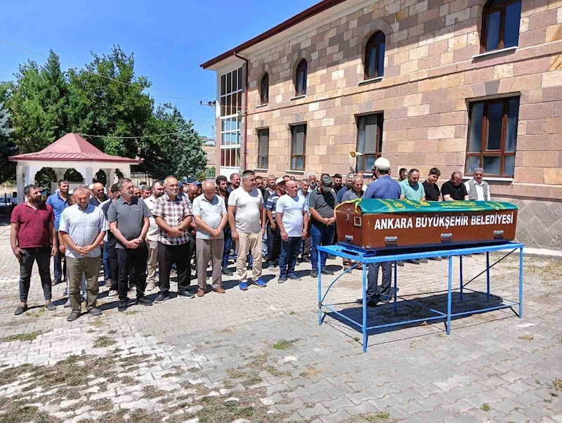 Gölde boğulan kuzenini kurtarmaya çalışırken vefat eden adam son yolcuğuna uğurlandı
