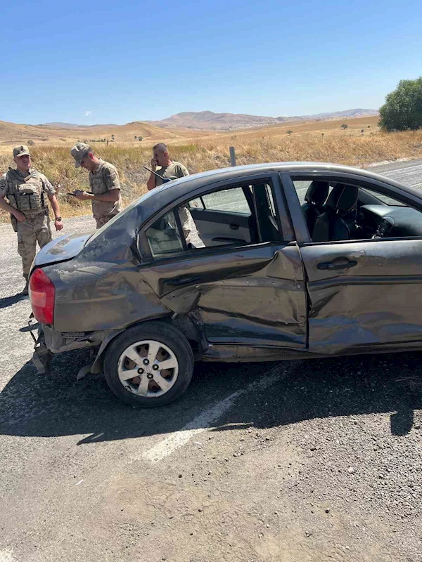 Varto’da otomobiller çarpıştı: 8 yaralı

