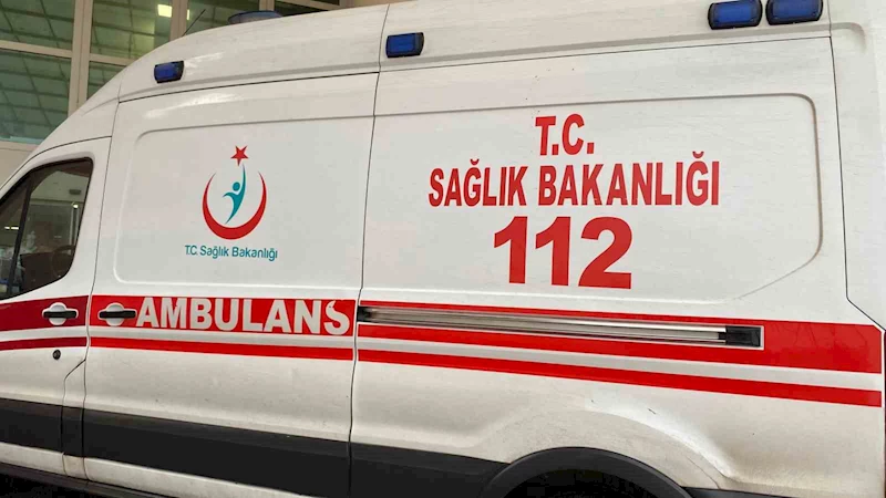 Seyir halindeki minibüsten düşen ebe hayatını kaybetti
