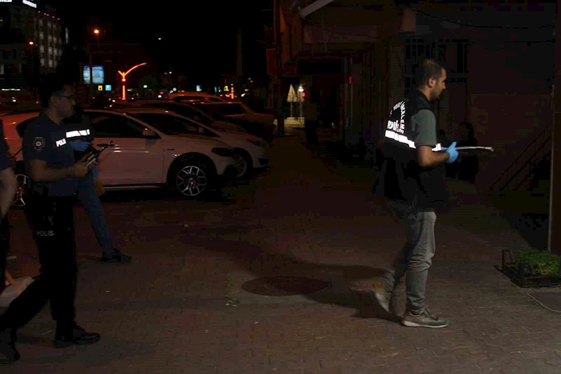 Husumetlileri çiçekçiyi dükkanında silahla yaralayıp kaçtı
