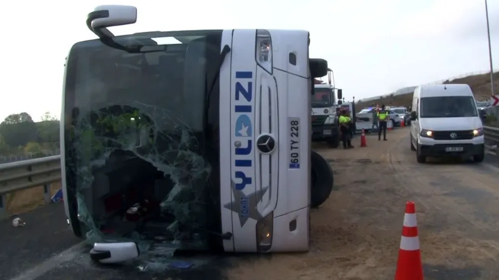 Kuzey Marmara Otoyolu’nda yolcu otobüsü devrildi: 3 ölü, 20 yaralı