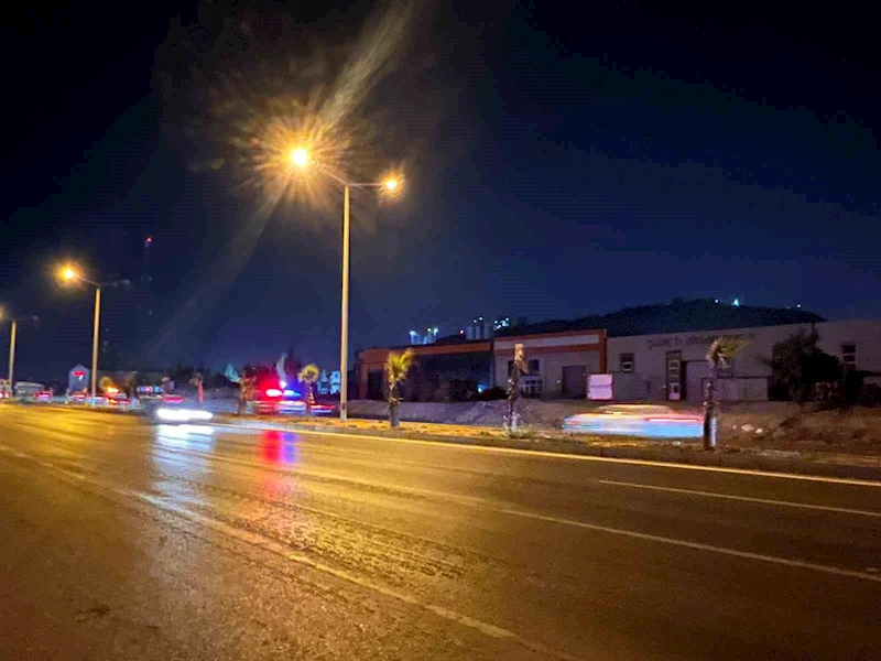 Markete gitmek isteyen anne ve kızına otomobil çarptı: Anne öldü, kızı ağır yaralandı
