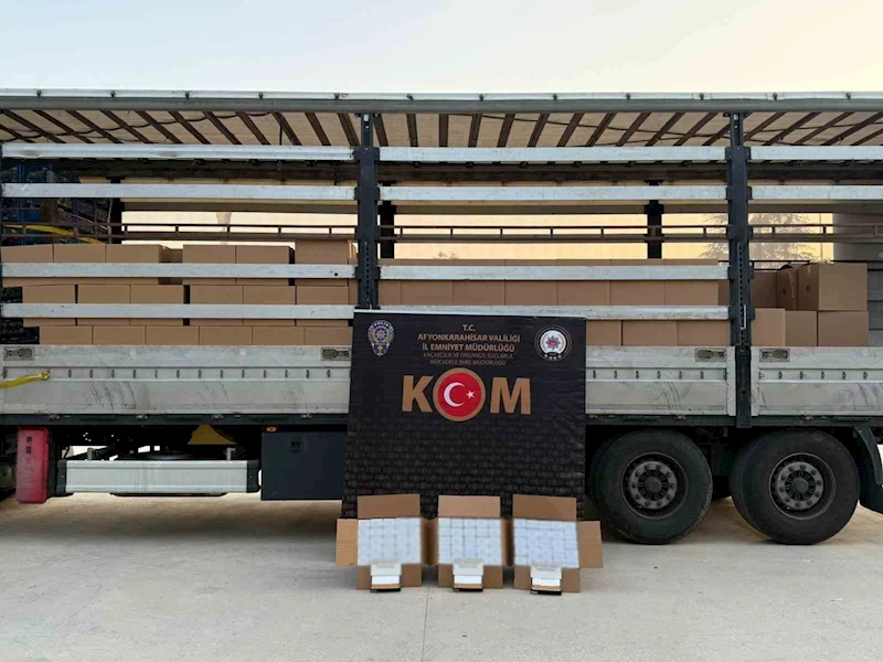 Tırda 4 milyon 300 bin adet bandrolsüz boş makaron ele geçirildi
