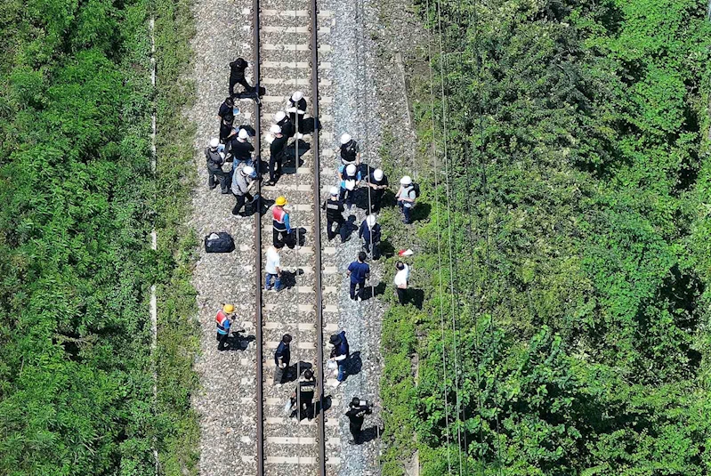 Güney Kore’de yolcu treni, demiryolu kenarında çalışan işçilere çarptı: 2 ölü, 5 yaralı
