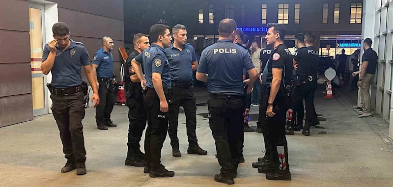 Hastanede bahçesinde bıçaklı kavga: 1’i ağır 2 yaralı
