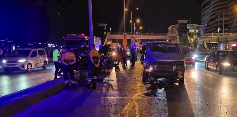 Beylikdüzü’nde makas atan sürücü kazaya neden oldu: 1 yaralı
