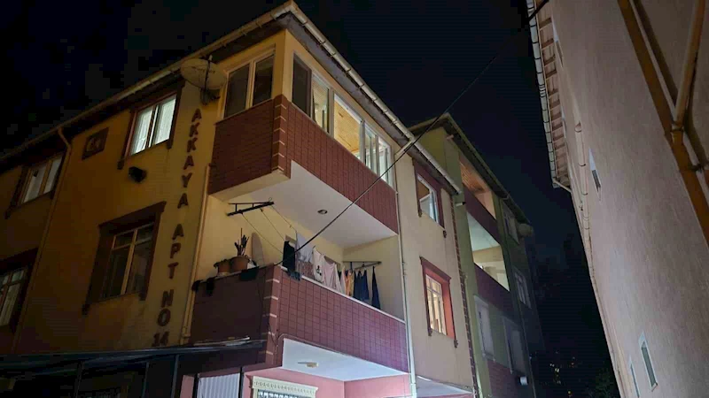 Büyükçekmece’de duvarlarından sesler gilen iki bina boşaltıldı
