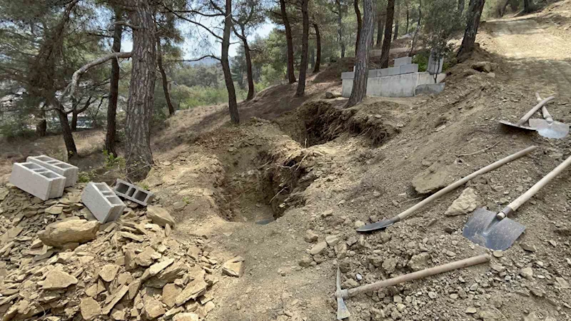 Hatay’da düğün yolunda feci kaza: Anne ve kızı yan yana toprağa verildi
