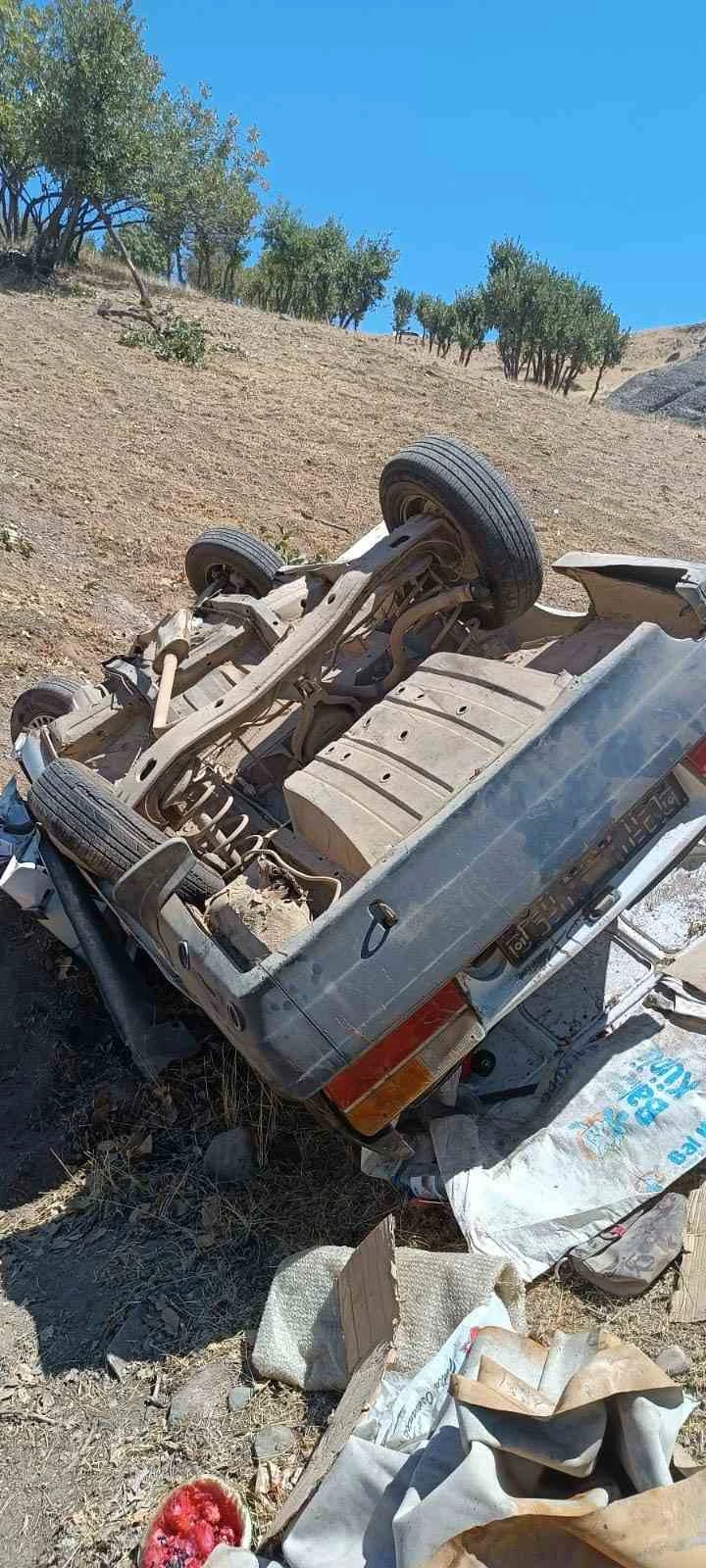 Otomobil şarampole devrildi: 3’ü çocuk 8 yaralı
