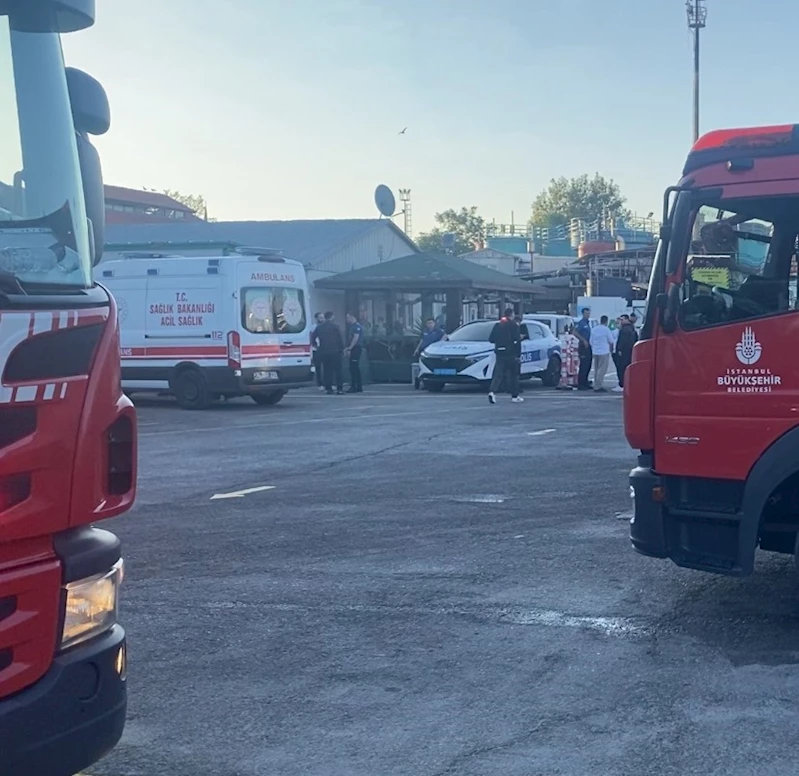 Haydarpaşa Limanı’ndaki gemi yangınında bir kişi sırtından hafif yaralandı
