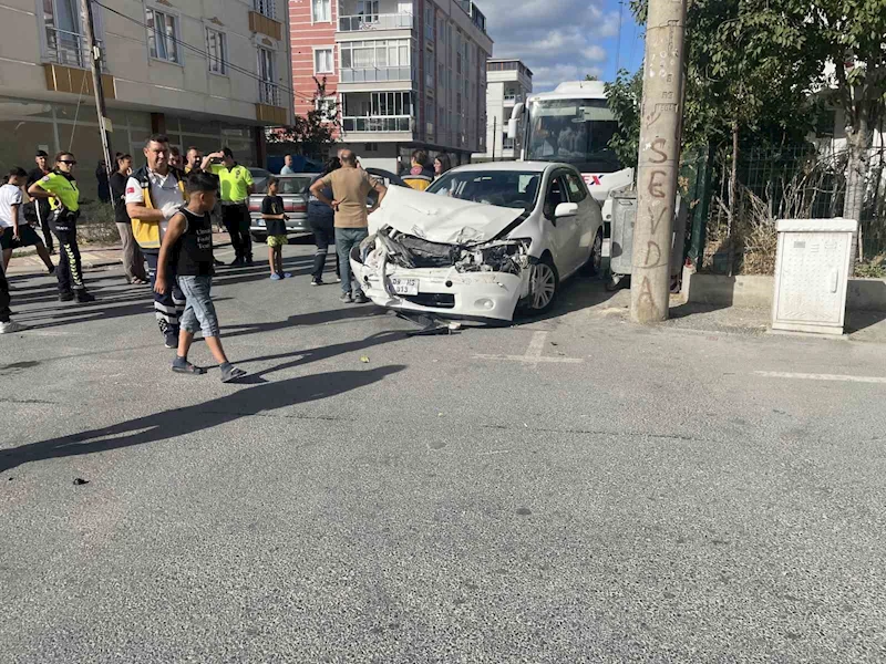 Tekirdağ’da kamyonet otomobille çarpıştı: 2 yaralı
