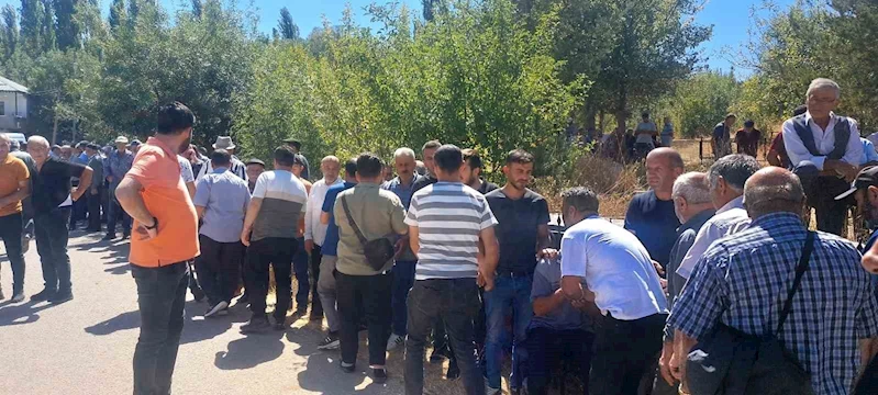 Düğün sonrası evine uğurlanırken yengesinin kurşununa hedef olan damat son yolculuğuna uğurlandı
