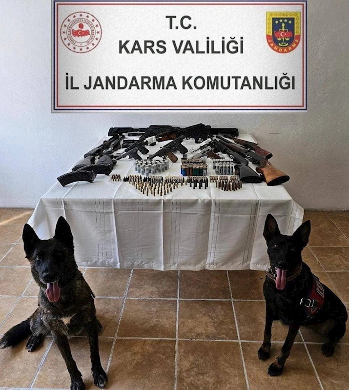 Kağızman’da çok sayıda silah ve mühimmat ele geçirildi
