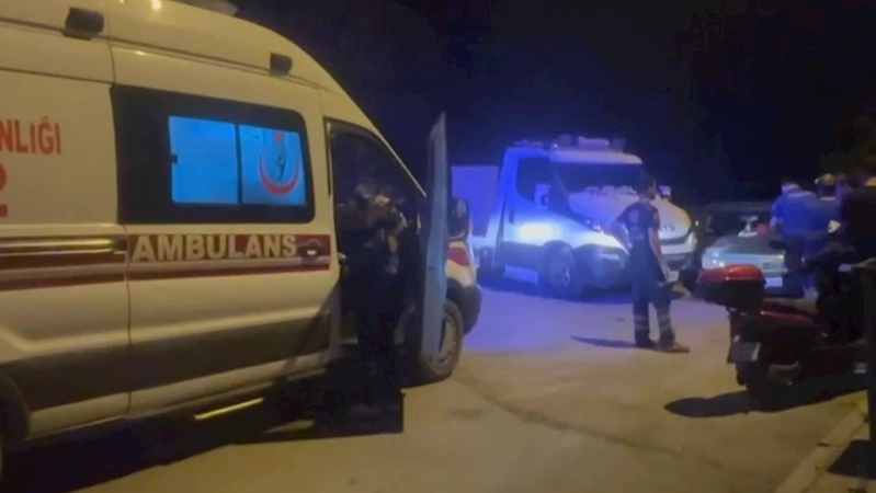 Tofaş marka otomobilin karıştığı kazada 3 kişi yaralandı
