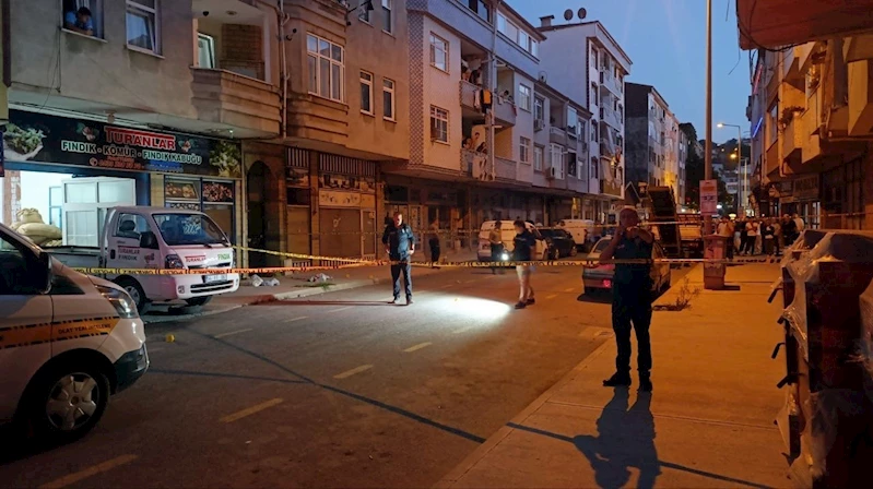 Pusu kurup alışverişten dönen adamı başından vurarak öldürdü, 1 çocuk yaralandı
