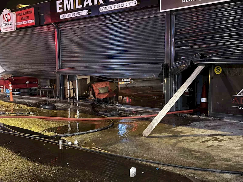 Faciaya ramak kala... Bilinçsizce yakılan ateş, 4 dükkana felaketi yaşattı
