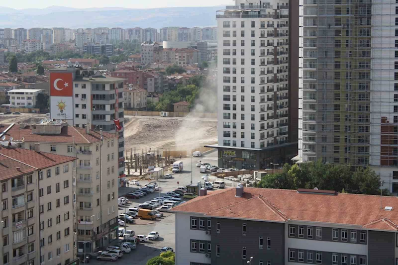 İş makinesi doğalgaz borusunu patlattı
