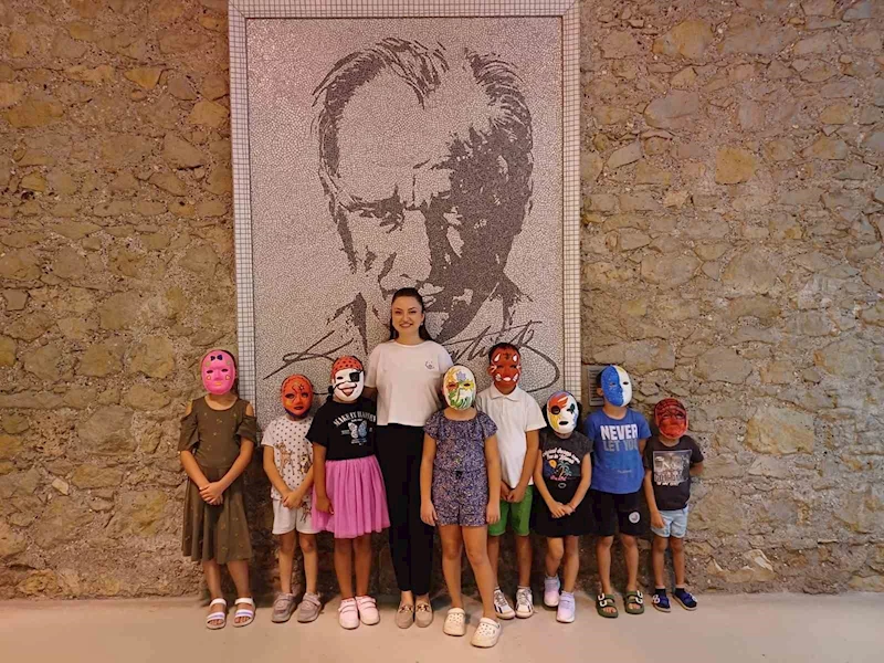 Anne ve çocuklar maske boyama atölyesinde buluştu
