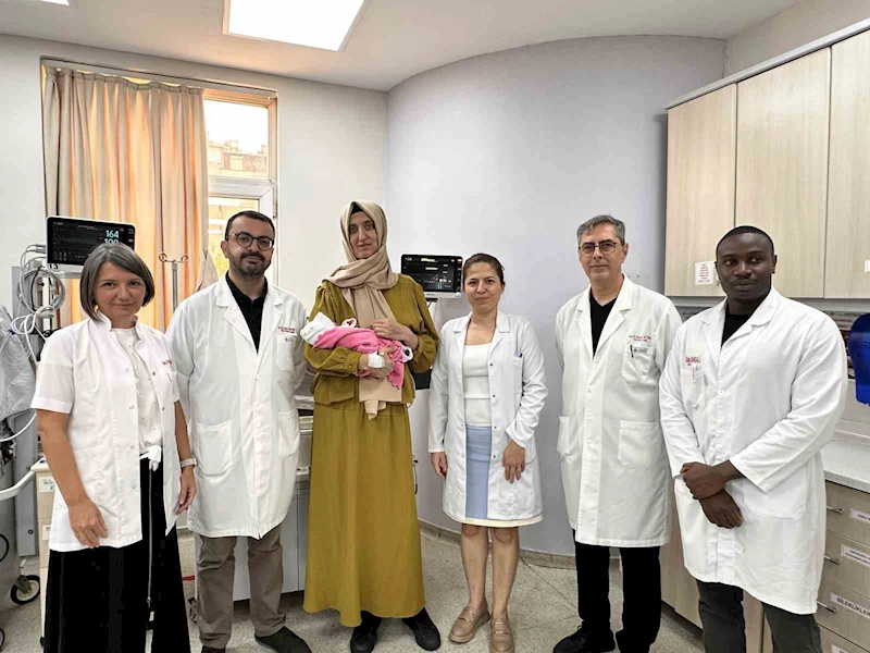 Başkent Hastanesinde hayat kurtaran operasyon: Anne ve bebeği yaşama tutundu
