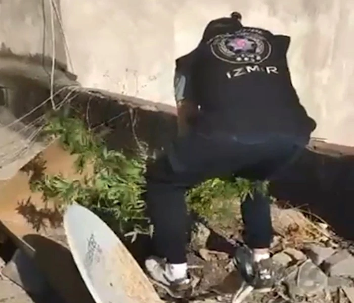 Tarihi Kemeraltı Çarşısı’nda uyuşturucu operasyonu: 3 gözaltı
